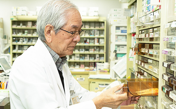 調剤薬局オオバ仕事風景